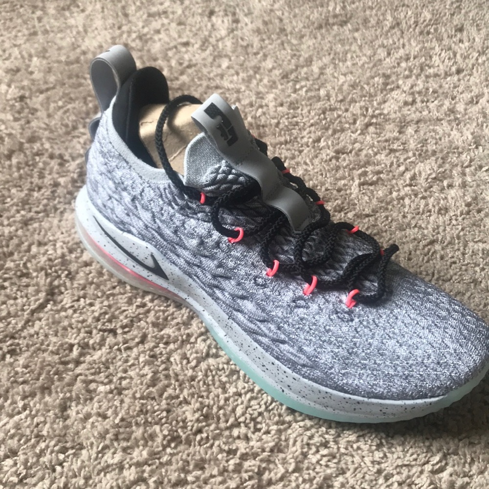 Lebron XV low